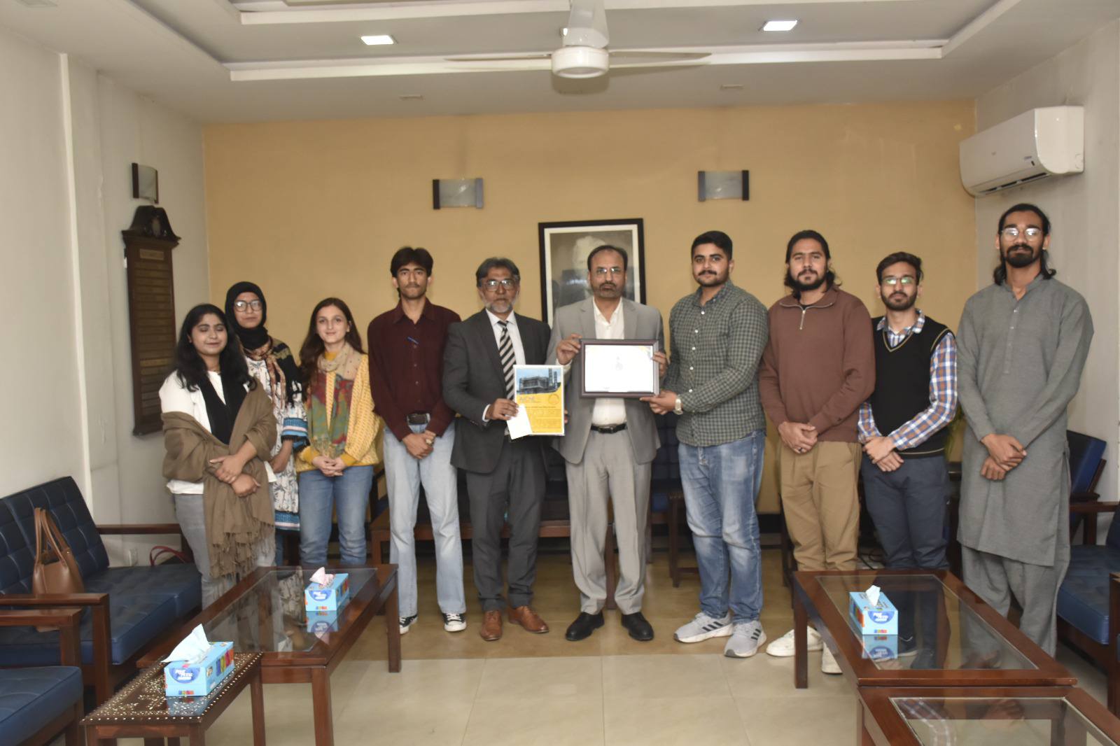 Dr. Ayyaz Muhammad from the Institute of Chemical Engineering and Technology (ICE&T), University of the Punjab, visited UET Lahore with his students and met Vice Chancellor Prof. Dr. Shahid Munir (TI).