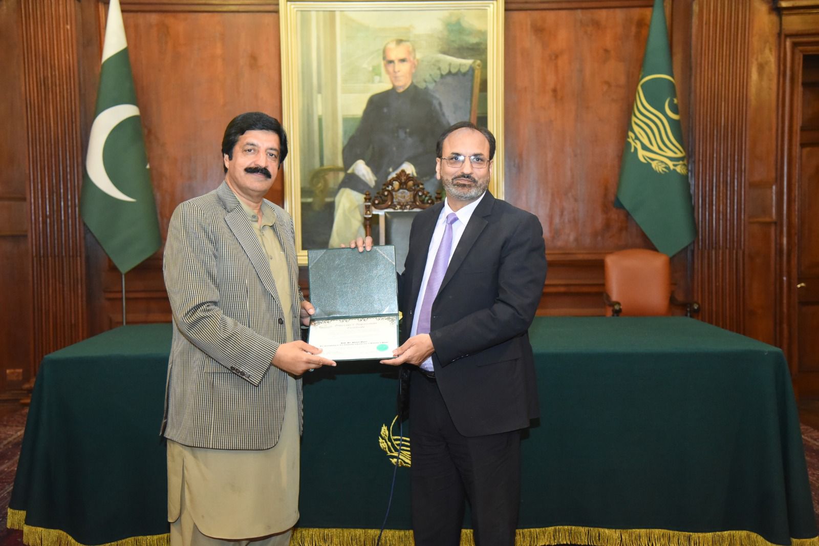 Governor Punjab/Chancellor UET, Sardar Saleem Haider Khan, is honoring Vice Chancellor UET Prof. Dr. Shahid Munir (TI) with a Certificate of Appreciation on the occasion of the Vice Chancellors' Conference held at the Governor House.