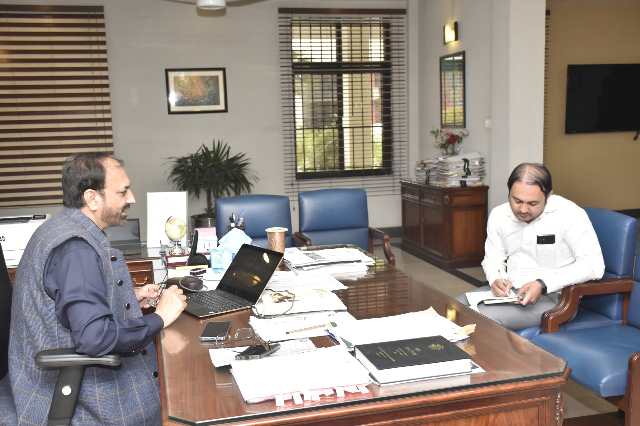 Manager IT Mr. Mudassir Iqbal is briefing Vice Chancellor Prof. Dr. Shahid Munir (TI) regarding ongoing projects.