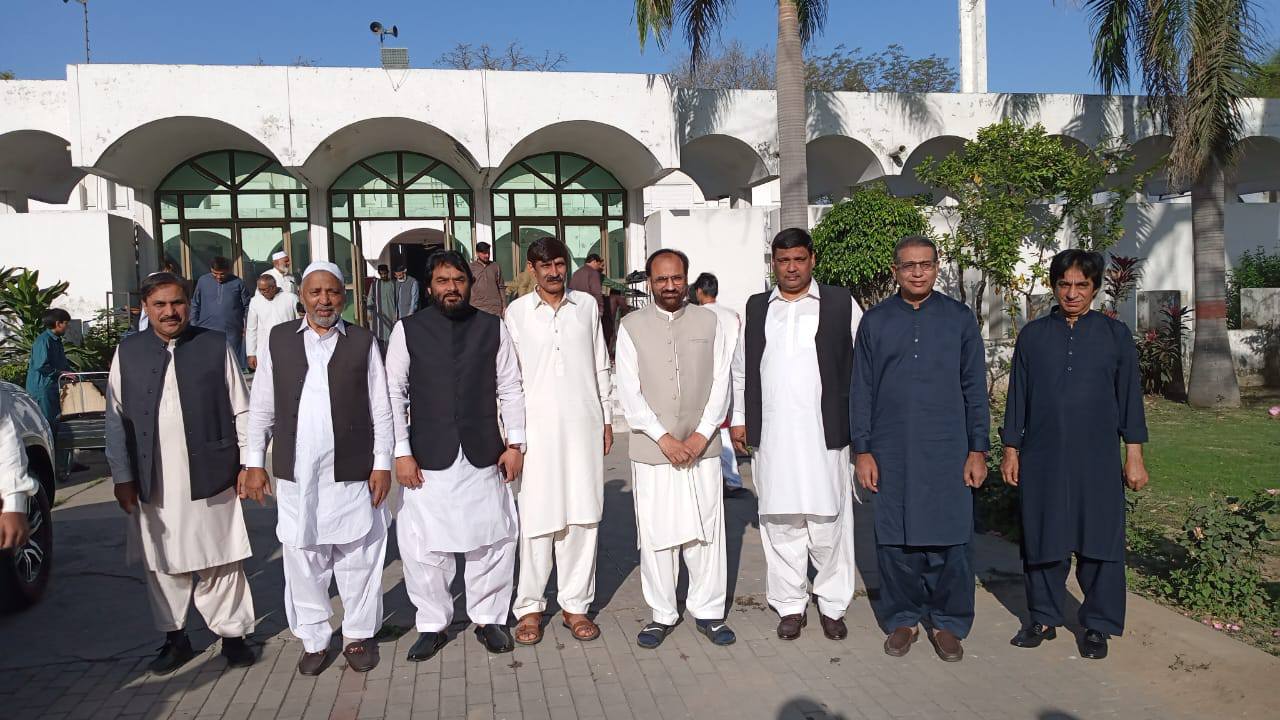 Vice Chancellor UET Lahore Prof. Dr. Shahid Munir (TI) Offers Eid-ul-Fitr Prayer at UET Grand Mosque