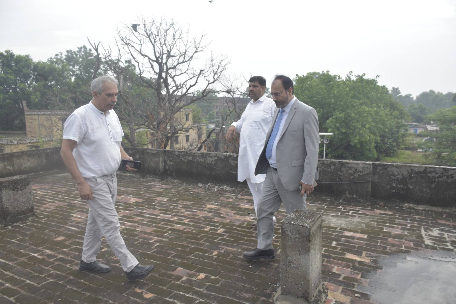 Vice Chancellor UET Visits Hostels, Issues Directives for Improvement
