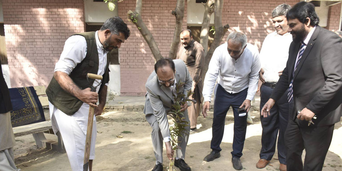 Vice Chancellor of UET, Prof. Dr. Shahid Munir (TI) along with Pro Vice Chancellor Prof. Dr. Nasir Hayat, Deans, Senior Warden and Coordinator International Students, visits Iqbal Hall, where he plants saplings and reviews the facilities for international students.