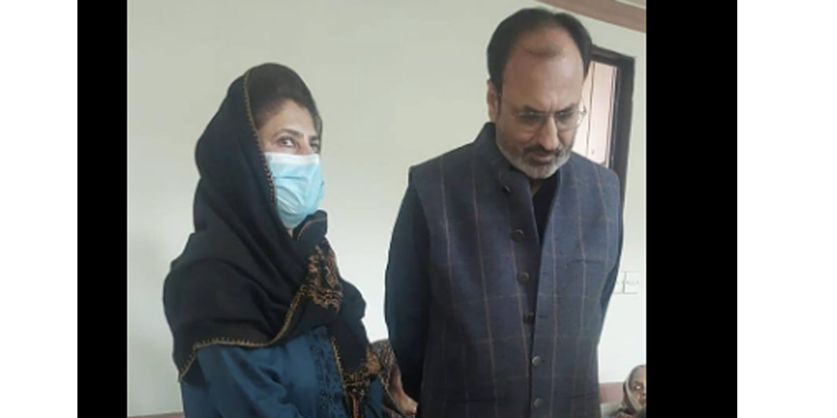 Vice Chancellor UET Visits Ailing Former PU VC Dr. Mujahid Kamran, Offers Support and Prayers